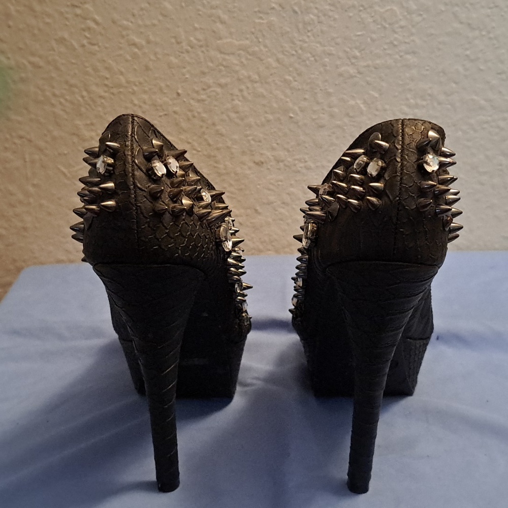 Shoes - Picture 3 of 3